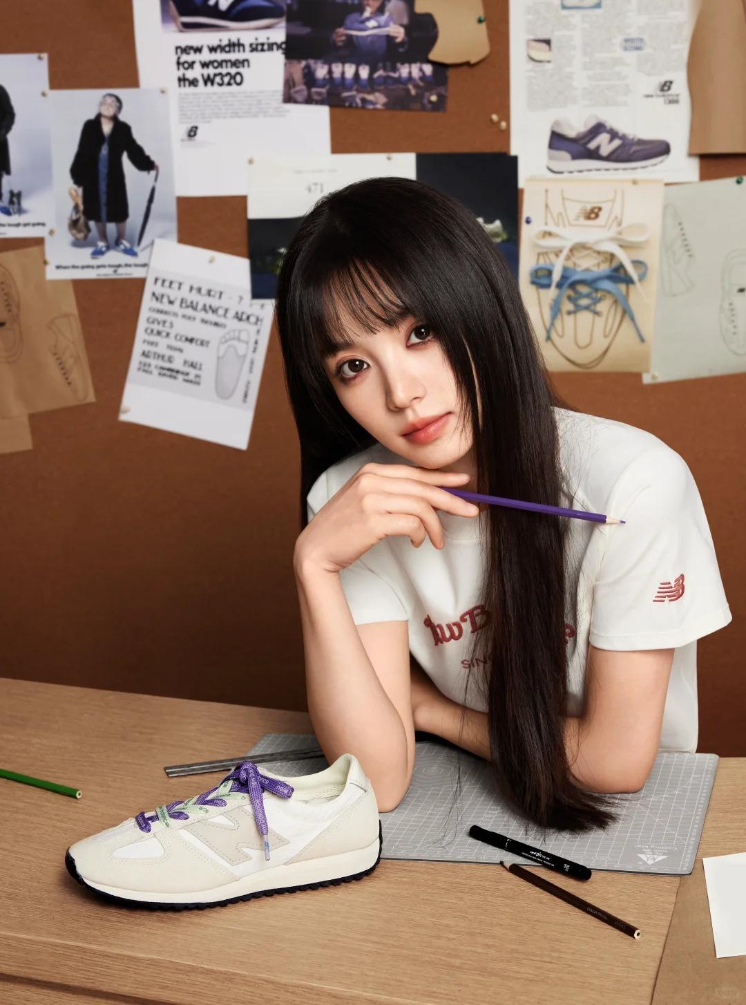 田曦薇以冷臉表情直視鏡頭，酷妹姿態與《逐玉》中的靈動感差很大。