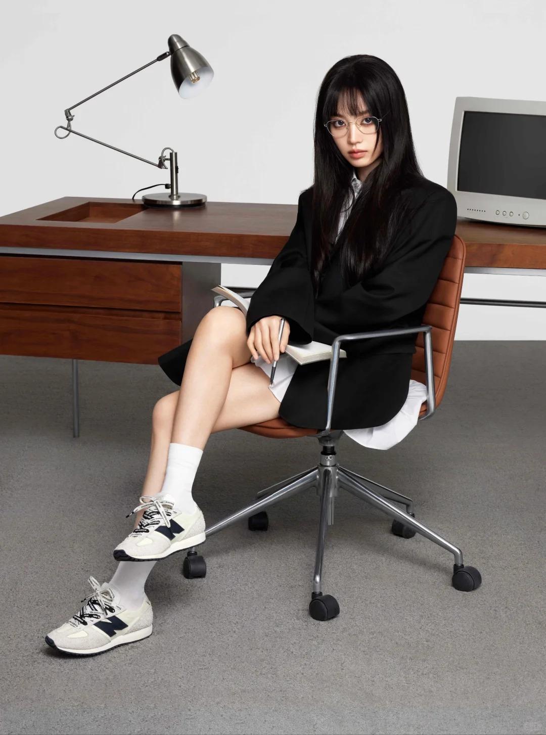 黑長直與妹妹頭劉海，讓田曦薇帥出新高度。