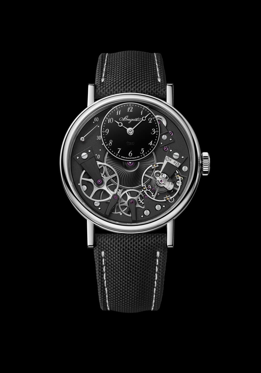 Tradition 7037腕錶，38毫米鉑金錶殼、黑色大明火琺瑯主錶殼，1,734,000元。