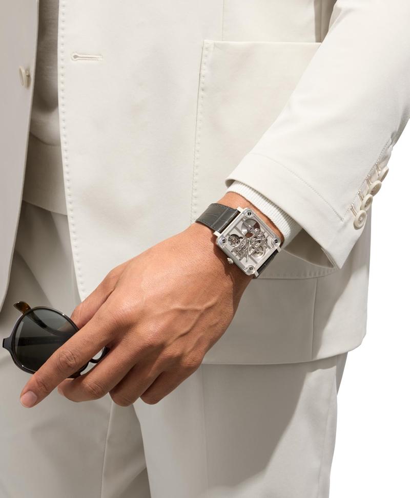 Bell & Ross新作BR-X3 Micro-Rotor以鏤空鍍銠錶盤展現機械層次，展現獨特的「銀鏡」光澤。（Bell & Ross提供）