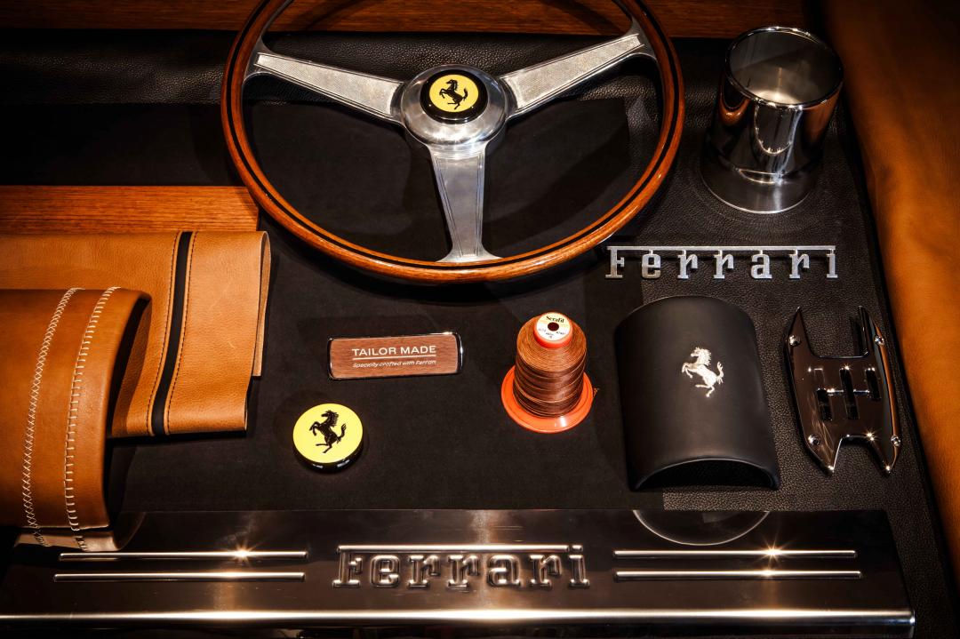 法拉利的個性化訂製服務，從車身噴漆、各式皮革、鍍鉻細節與對比色縫線等皆可自由選擇。(MONTBLANC提供，以下同)