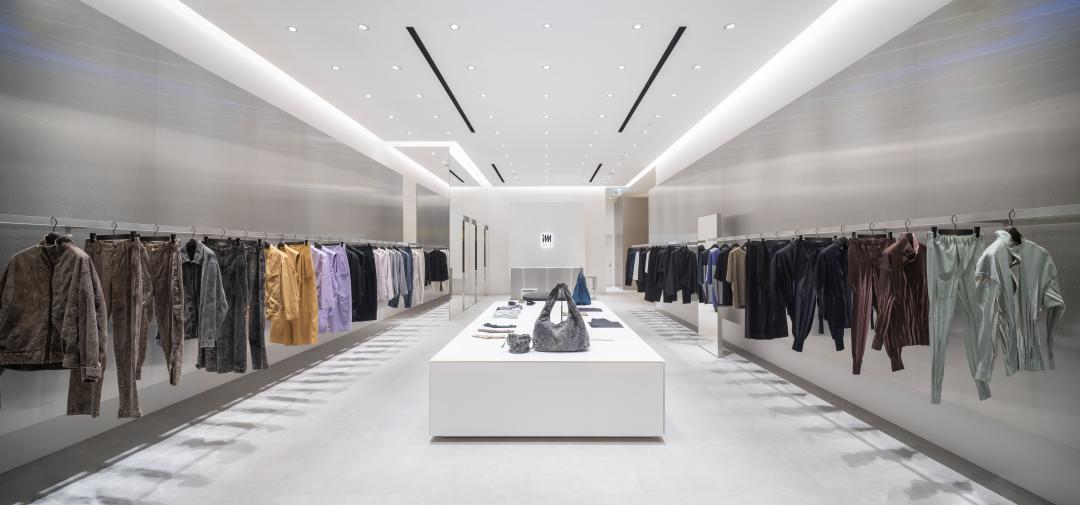 IM MEN新店以冷冽視覺美學為主。