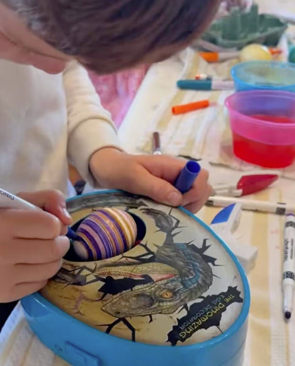 阿奇親手繪製復活節彩蛋。(翻攝自IG)