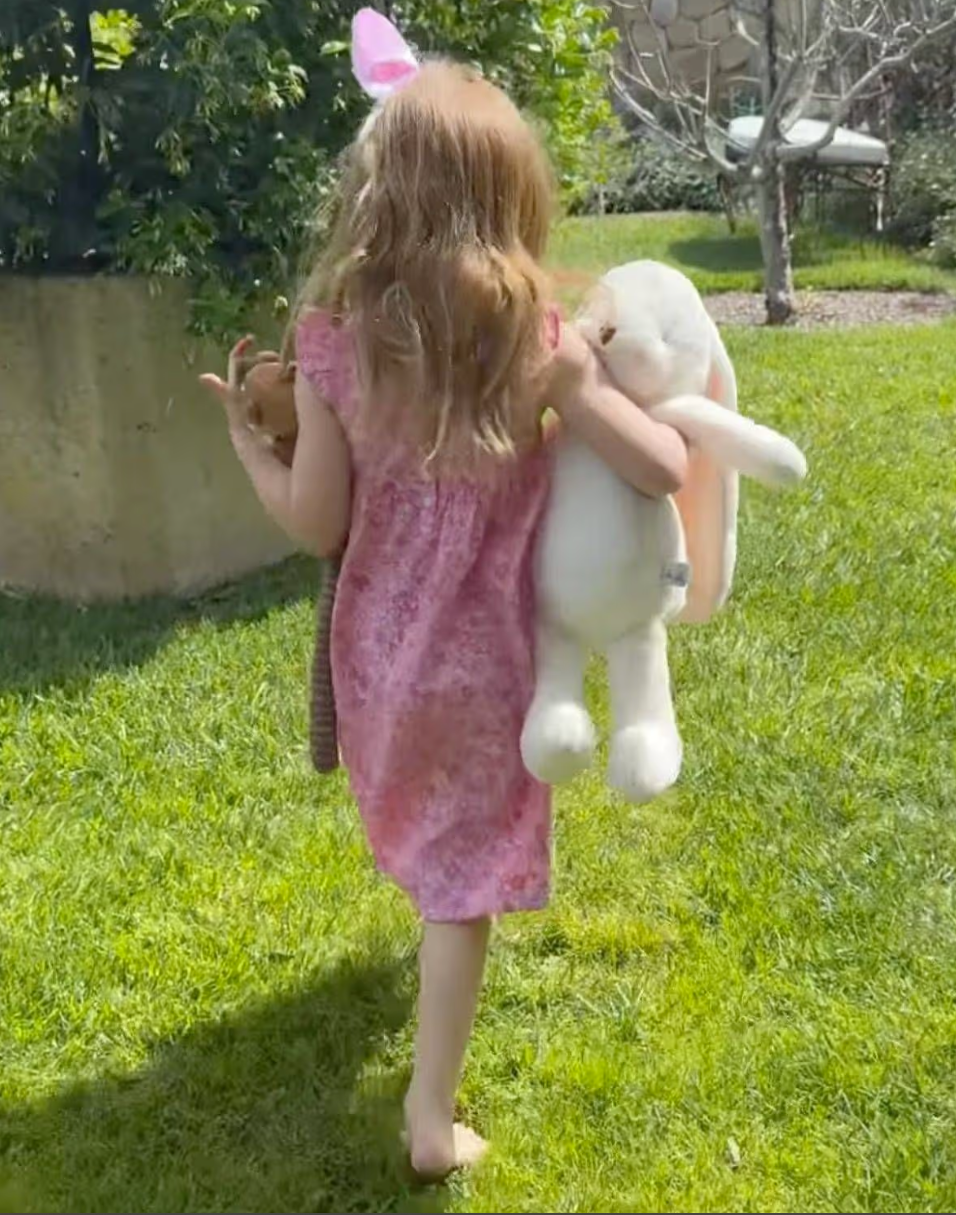 莉莉貝的軟萌模樣讓粉絲都融化。(翻攝自IG)