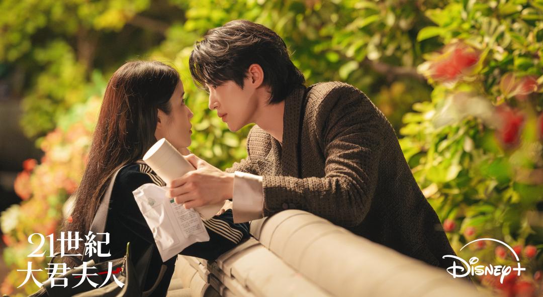 IU、邊佑錫主演Disney+新劇《21世紀大君夫人》，未正式開播前就引爆全網期待，昨晚正式開播後，狂收大量好評。