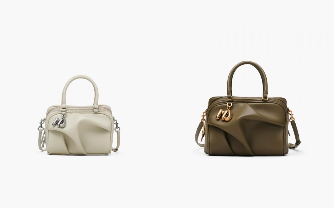 （左起）The Wave Bag氣球斜跨手拿包（NT$19,000）、The Wave氣球包中型（NT$31,000）。