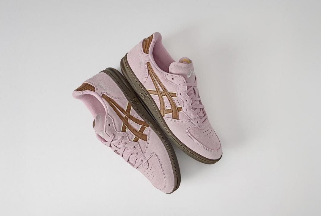 ASICS SKYHAND OG 701粉咖色，3,580元。