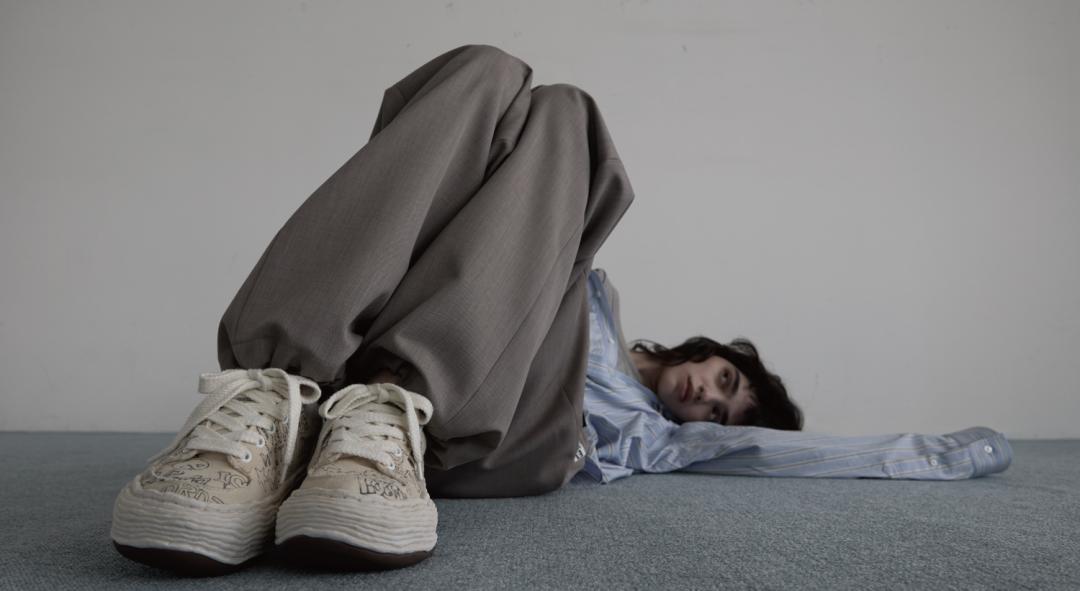 MMY「溶解鞋」實在太搶鏡，南韓時尚大神GD、BLACKPINK成員Rosé都是粉絲。