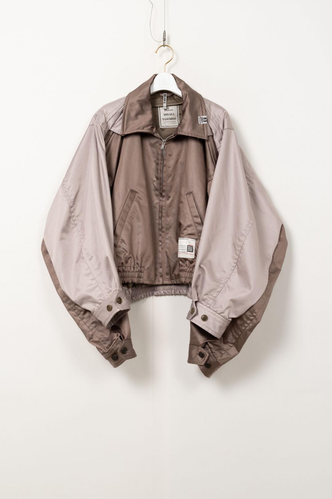 MMY四袖設計解構拉鍊夾克，售價NT$35,280元。