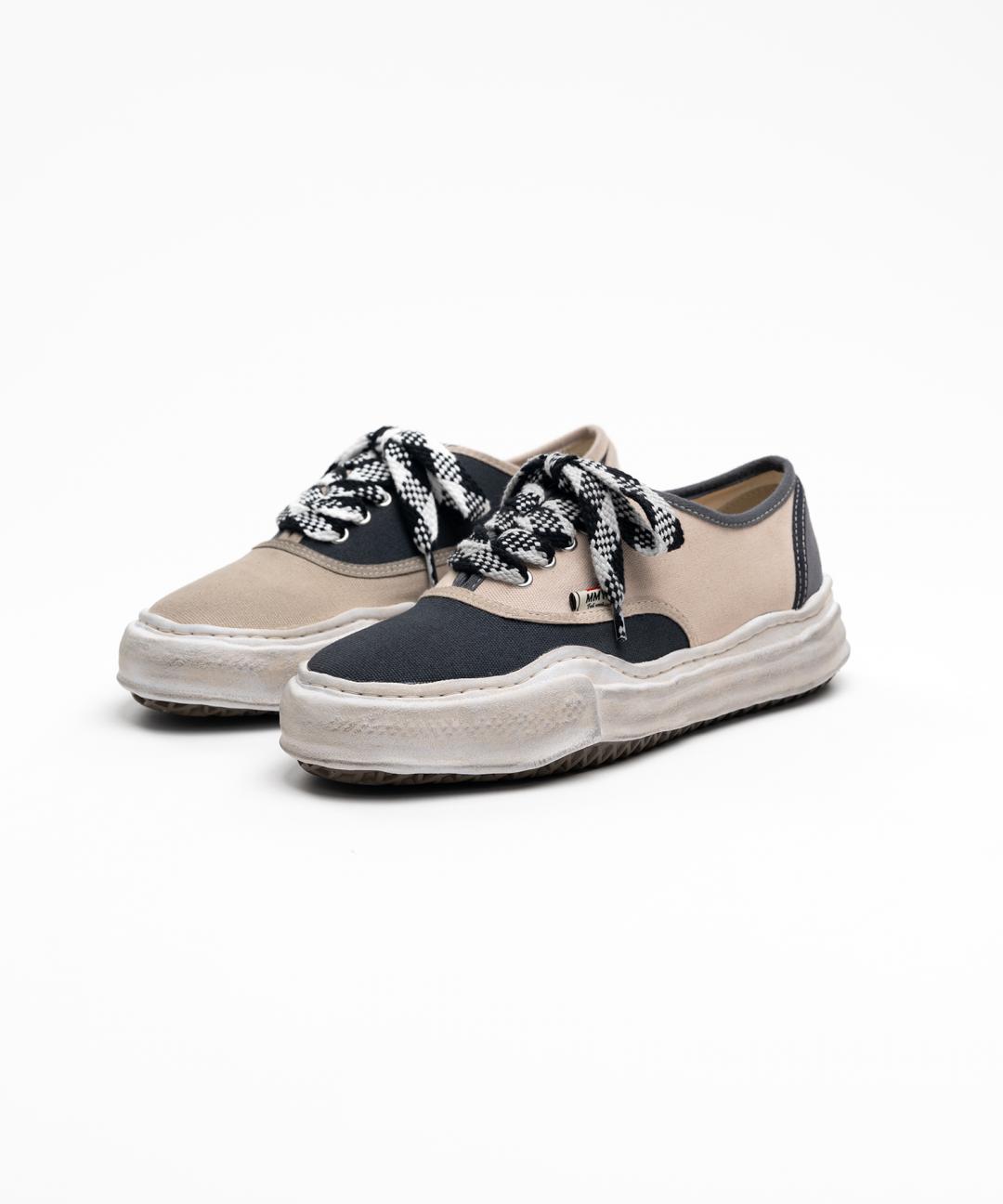 初衣食午全台獨家販售MMY Exclusive限定系列，MMY黑棕撞色拼接溶解鞋，售價NT$15,880元。