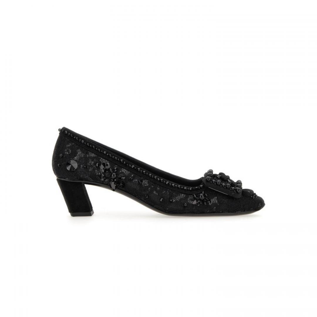 「法國鞋王」Roger Vivier把春天穿上腳！60週年方釦鞋揮灑色彩能量美到失守