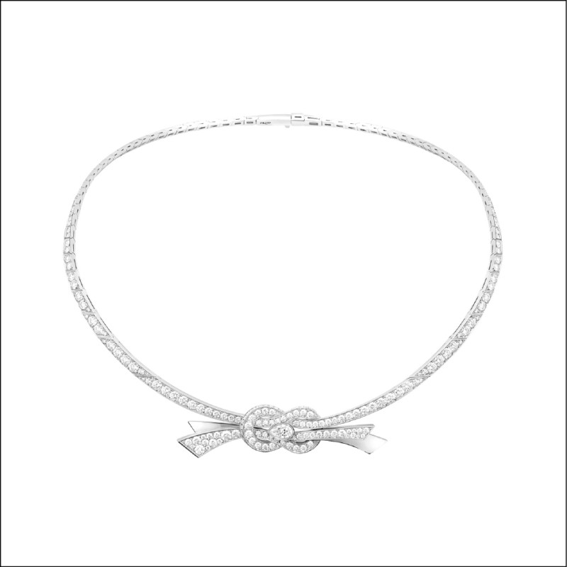 FRED Chance Infinie高級珠寶系列白金鑽石項鍊，鑲嵌梨形切割鑽石，3,158,300元。