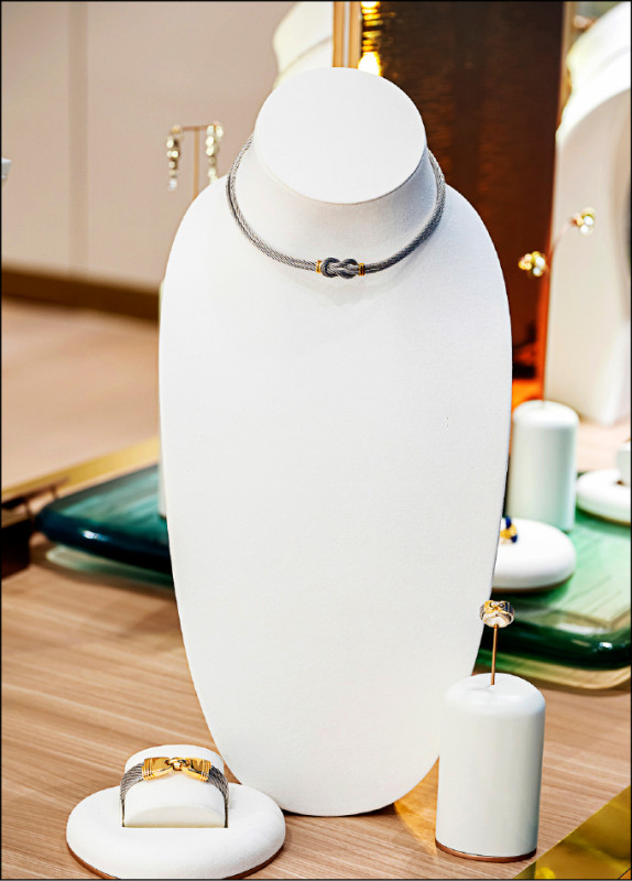 Force 10設計靈感來自航海繩結，結構俐落鮮明，展現FRED標誌性的自由精神。現場展出，非賣品。