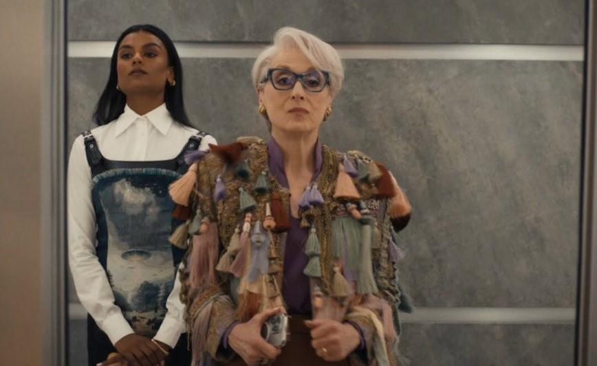 梅莉史翠普穿Dries Van Noten流蘇外套現身預告，氣場凌厲成焦點。（翻攝自instagram）