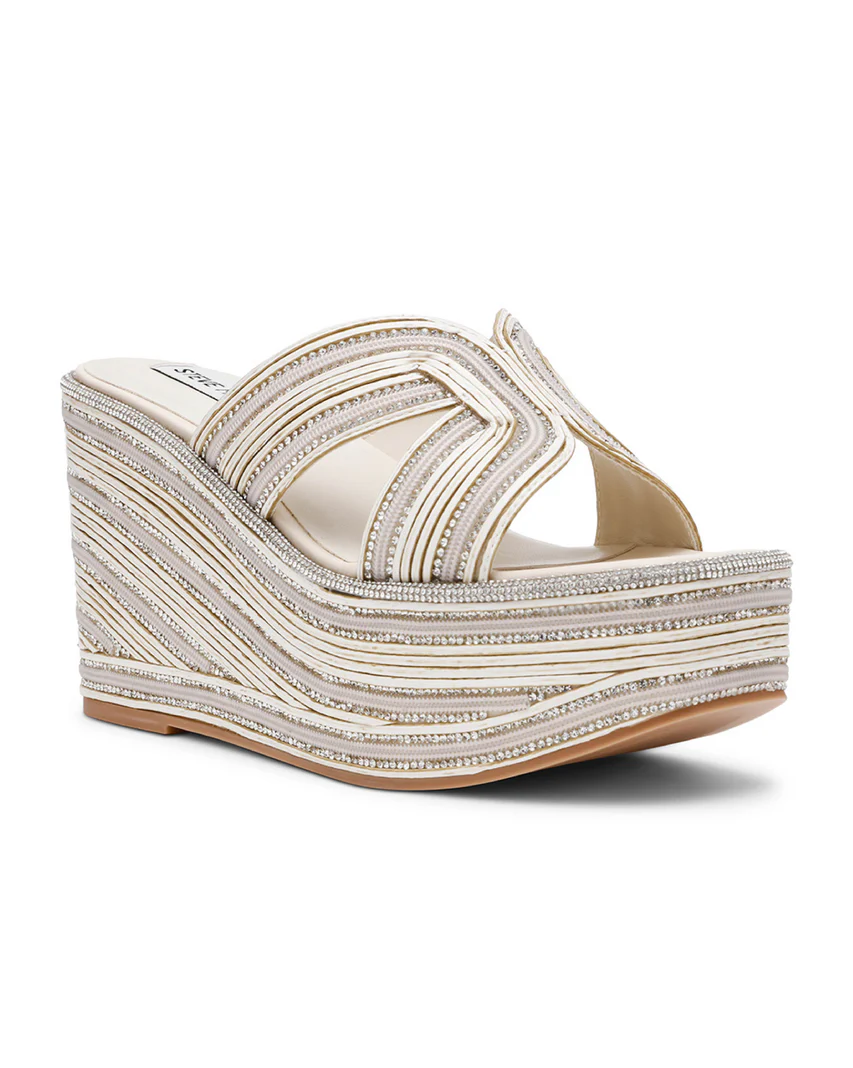 閃鑽草編拼接厚底拖鞋，售價NT$3,280元。