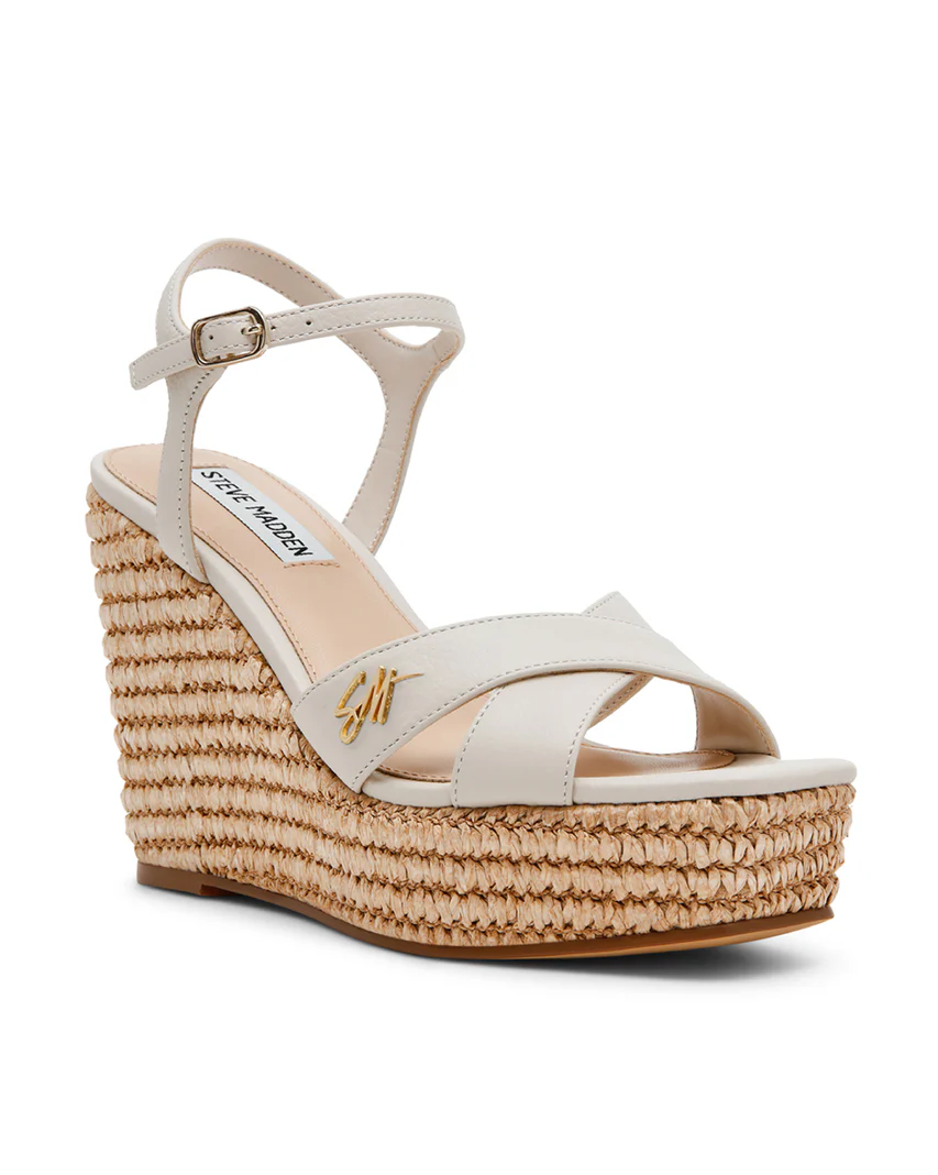 素面草編厚底高跟涼鞋，售價NT$3,280元。