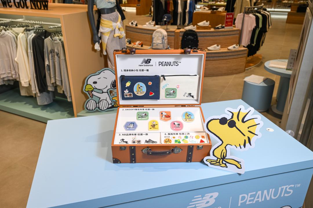 New Balance指定門市消費任兩件含鞋款滿NT$3,800，享限量隨身包及客製化體驗一次。