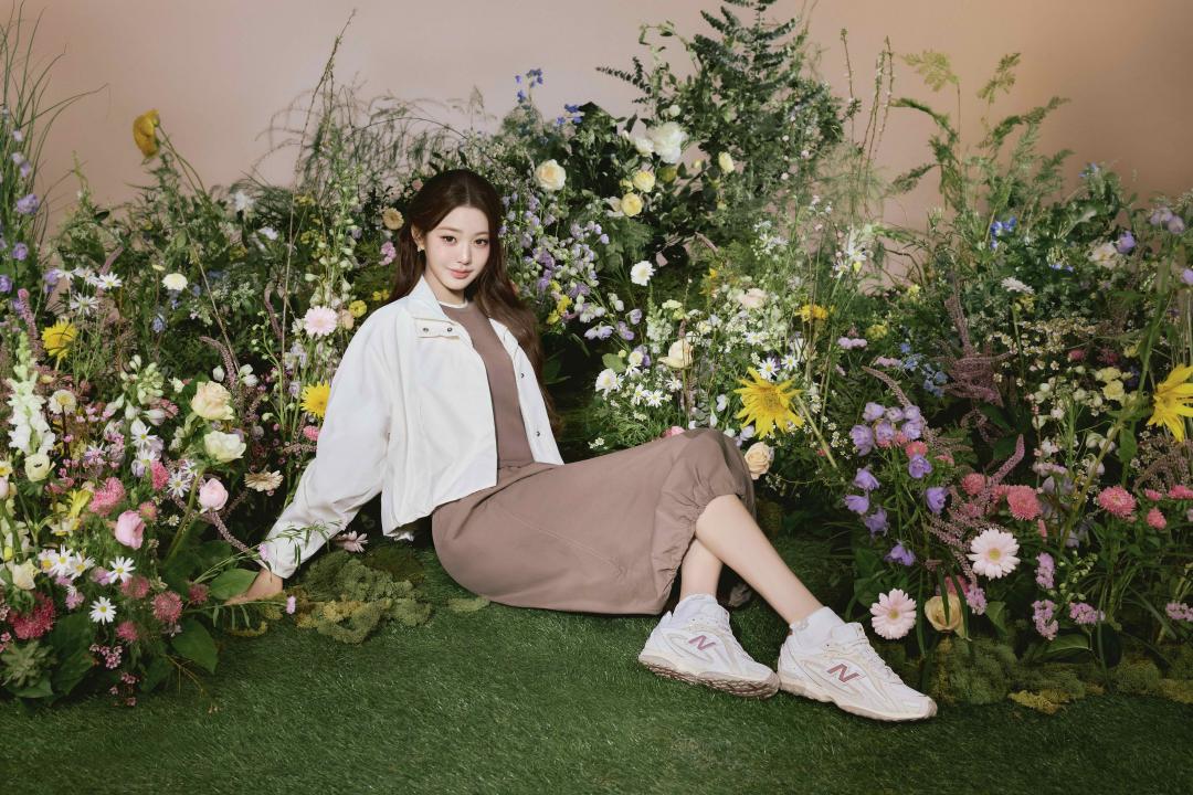 IU新劇黑化太帶感！下戲秒變反差萌少女 套NB躺草地野餐太愜意