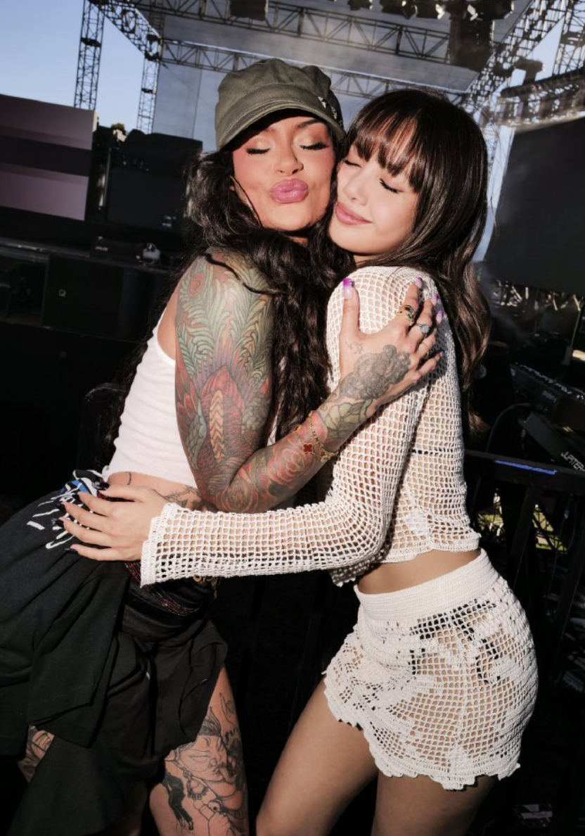 Lisa與Kehlani。（翻攝自Weibo）