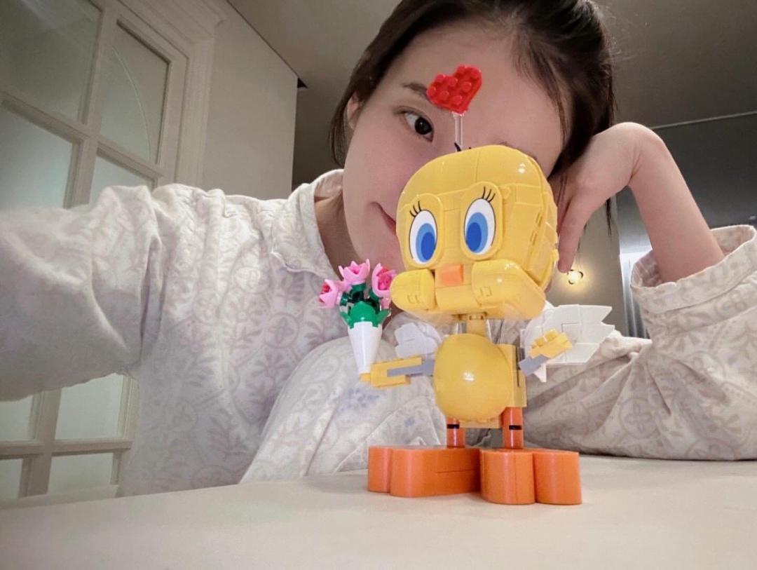 IU是崔弟迷妹，愛到還推出聯名版專輯。