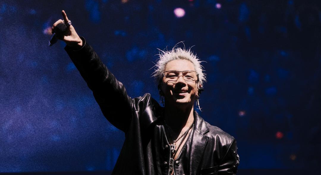 太陽雖已為人夫，仍維持健美體魄，男人味十足。