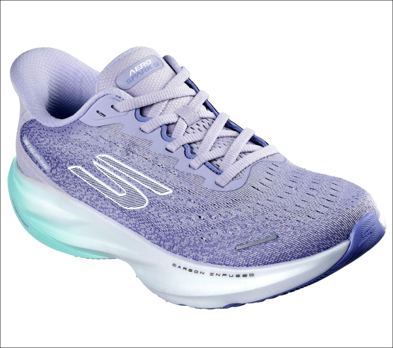 AERO SPARK，女款6,090元。