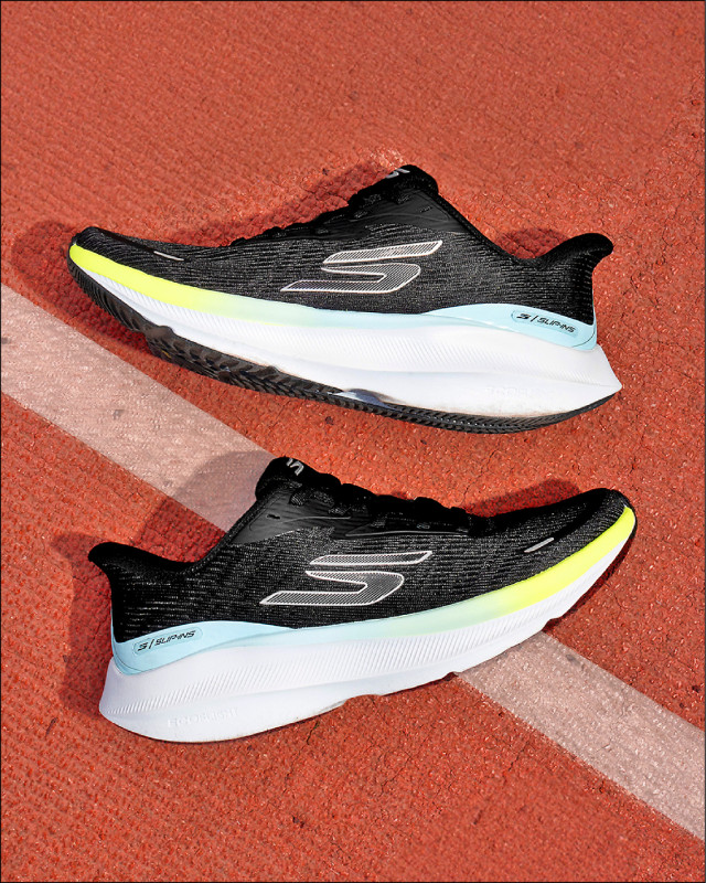 適合入門跑者穿著的AERO PULSE，女款3,990元。