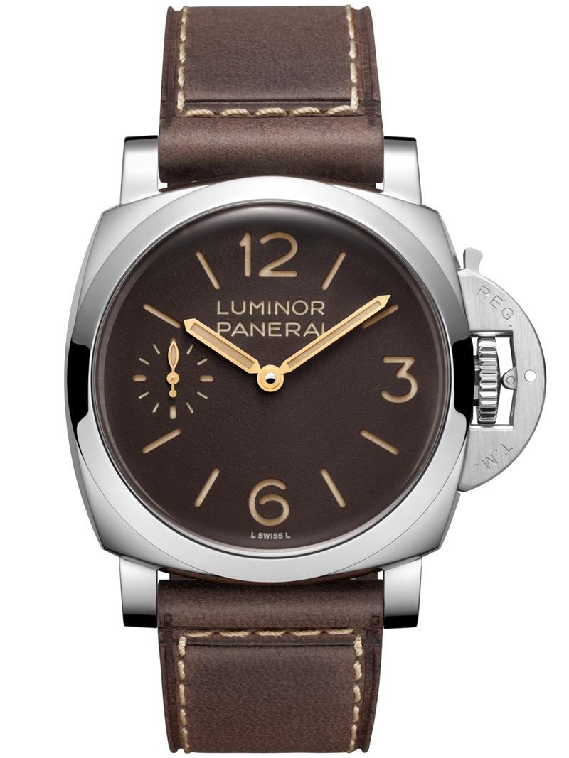 Luminor PAM01731，搭載P.6000 手動上鍊機械機芯，磨砂精鋼材質錶殼，錶徑44mm，防水深度300米，價格店洽。（PANERAI提供）