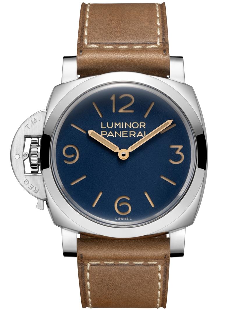 Luminor PAM01732，搭載P.6000 手動上鍊機械機芯，磨砂精鋼材質與拋光錶殼，錶徑44mm，防水深度300米，價格店洽。（PANERAI提供）