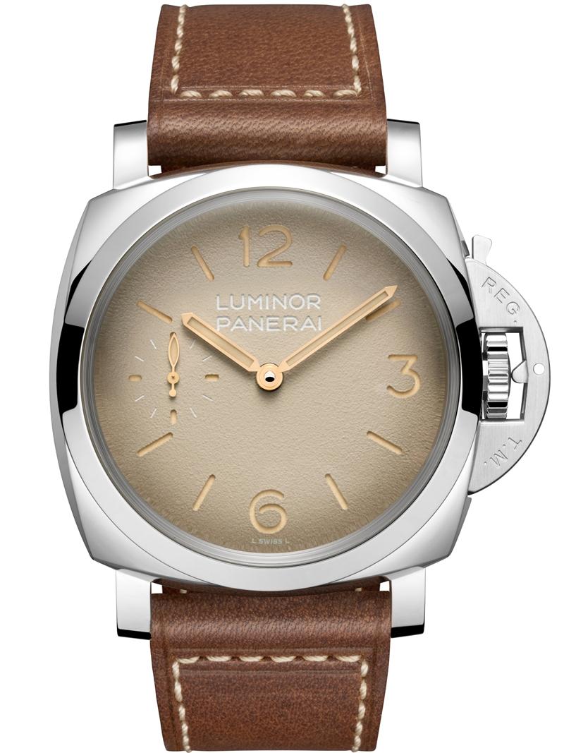 Luminor PAM01735，搭載P.3000手動上鍊機械機芯，拋光精鋼錶殼，錶徑47mm，防水深度100米，價格店洽。（PANERAI提供）