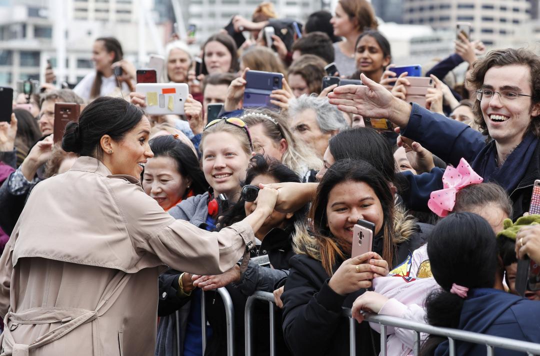 梅根在2018年訪問澳洲，受到熱烈歡迎。（美聯社）