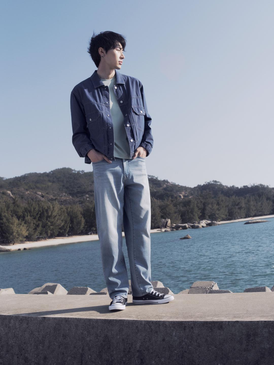 Type II丹寧工裝夾克（NT$3,990）、淺綠涼感Logo短袖上衣（NT$1,490）、568™直筒繭型丹寧褲（NT$4,590）。