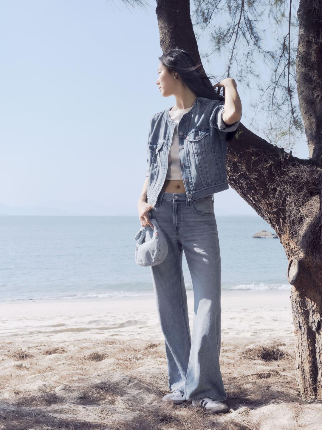 無領淺色丹寧夾克（NT$3,990）、6月上市的假兩件鏤空短袖上衣（NT$1,290）、寬鬆靴型丹寧褲（NT$4,590）。 