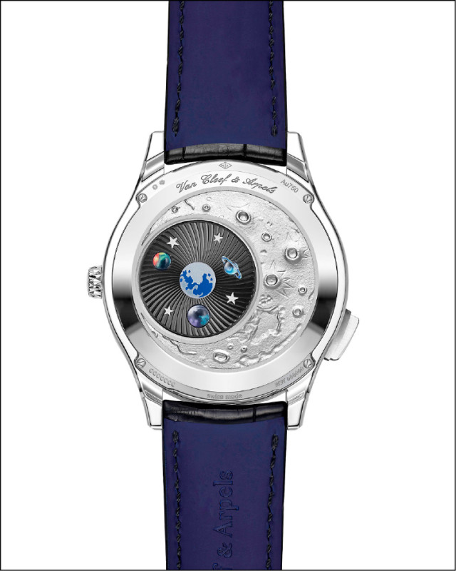 Midnight Jour Nuit Phase de Lune腕錶的浪漫月相敘事延續至後底蓋，將白K金鐫刻月球表面，再透過琺瑯描繪地球意象。