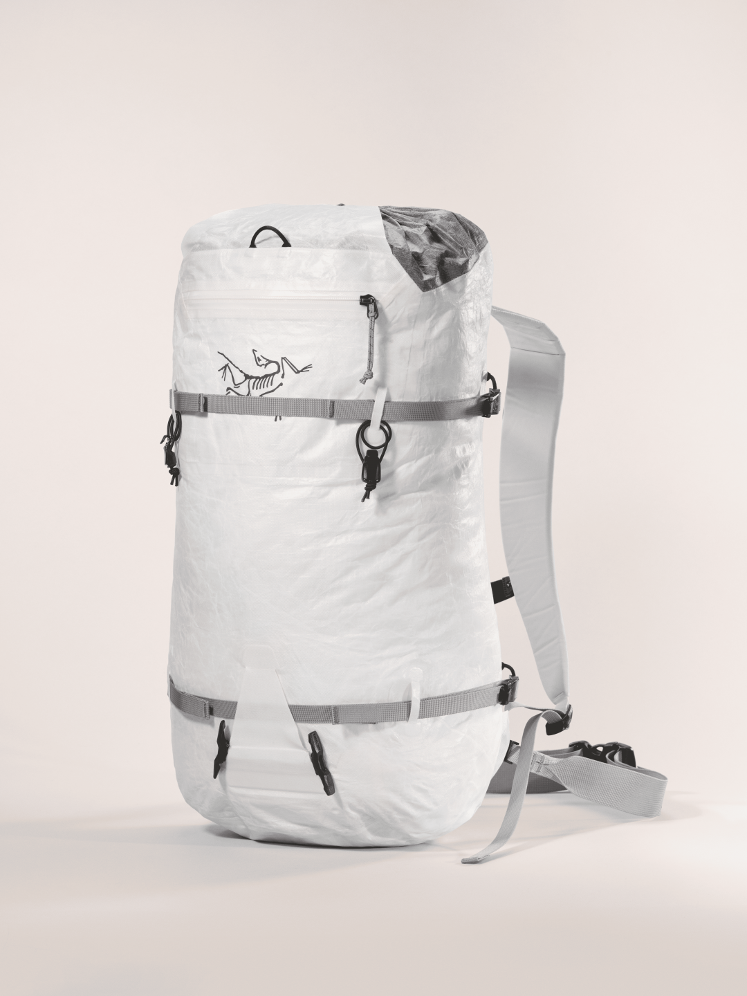 Alpha SL 30 Backpack登山包，售價NT$16,800元。