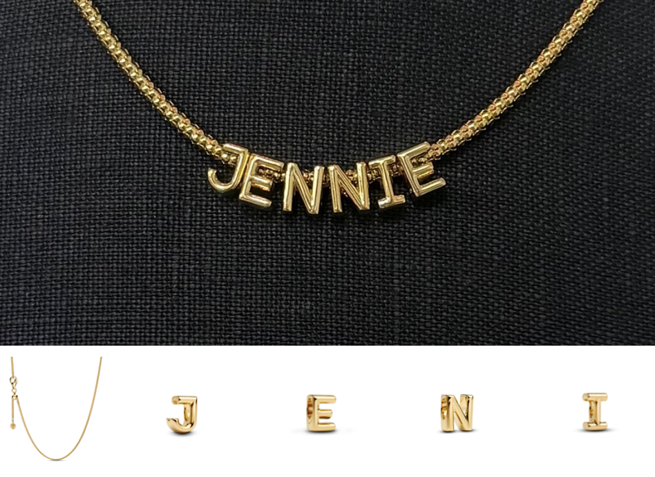 Pandora扁環項鍊5,880元、Pandora Moments系列字母串飾各2,080元。（Pandora提供）