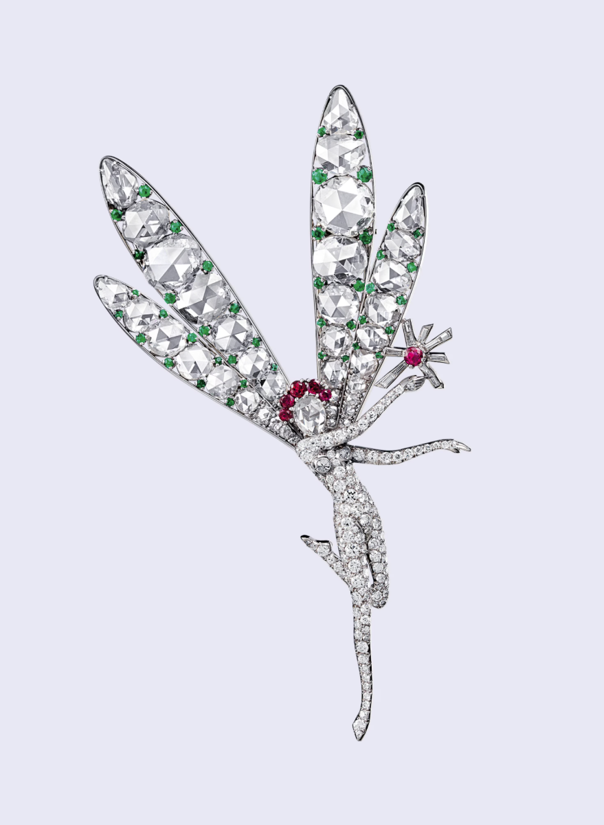 Small winged fairy胸針（1941年），鉑金鑲嵌紅寶石、祖母綠、鑽石。