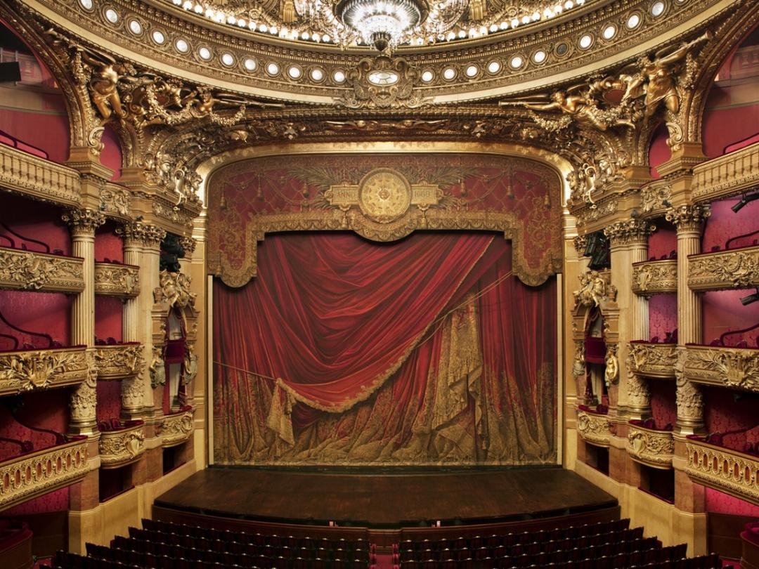 勞力士「藝術傳承．恆動不息」計畫支持眾多藝術機構，位於巴黎的嘉尼葉歌劇院（Palais Garnier）也是其中之一。