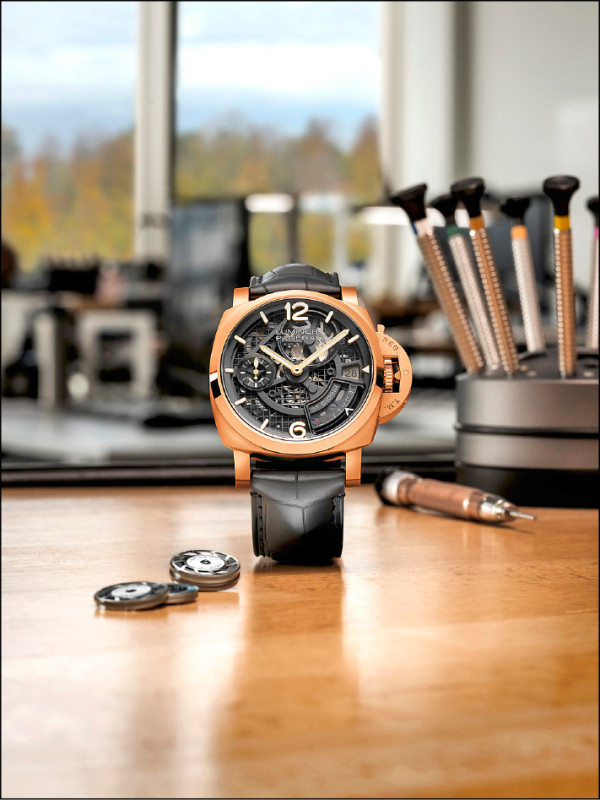 Panerai Luminor 31 Giorni手動上鍊腕錶（PAM01631），搭載P.2031/E手動上鍊機芯，Goldtech™鉿金錶殼，錶徑44mm，防水深度100米，限量200只，各3,063,000元。