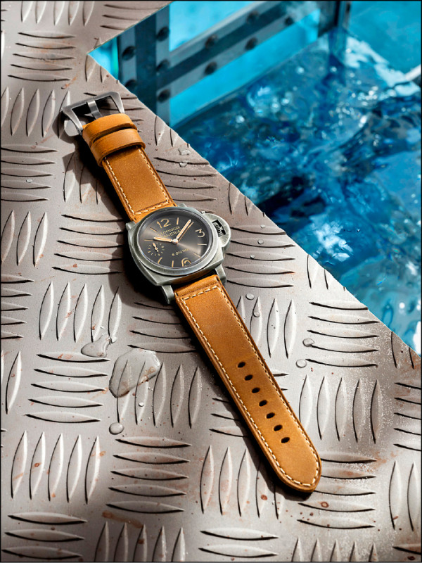 Panerai Luminor 8 Giorni手動上鍊腕錶（PAM01733），搭載P.5000手動上鍊機芯，Brunito仿舊精鋼錶殼，錶徑44mm，防水深度300米，340,000元。