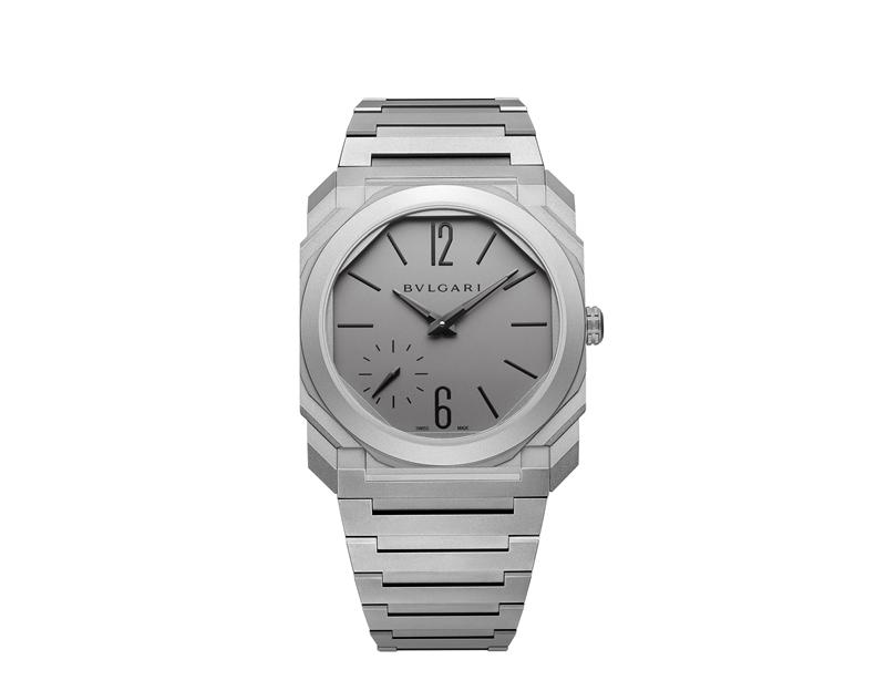 Octo Finissimo Automatic 37超薄噴砂鈦金屬自動腕錶，搭載BVF100自動上鍊機芯，噴砂鈦金屬錶殼與鍊帶，蛋白石色錶盤，時、分顯示，小秒盤，錶徑37mm，防水深度30米，價格店洽。（BVLGARI提供）
