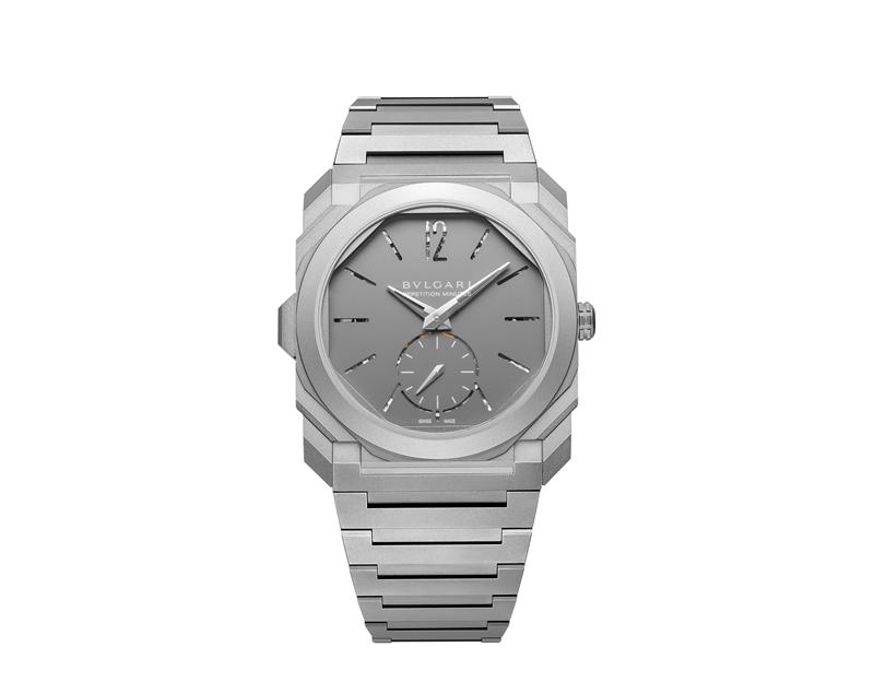 Octo Finissimo Minute Repeater超薄噴砂鈦金屬三問腕錶，搭載BVL362手動上鍊三問機芯，噴砂鈦金屬錶殼與鍊帶，蛋白石色鏤空錶盤，時、分顯示，小秒盤，錶徑37mm，防水深度30米，價格店洽。（BVLGARI提供）