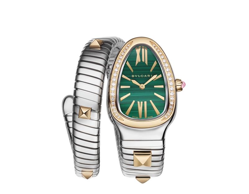 Serpenti Tubogas黃K金與精鋼孔雀石鑲鑽單圈腕錶，搭載石英機芯，精鋼與黃K金錶殼，孔雀石錶盤鑲鑽，時、分顯示，錶徑35mm，防水深度30米，價格店洽。（BVLGARI提供）