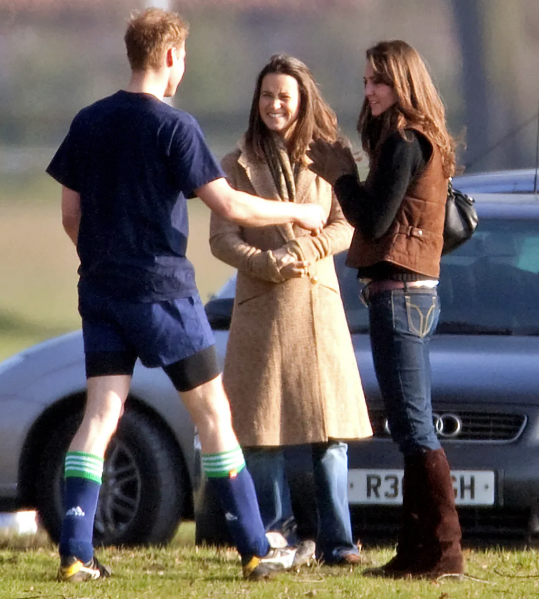 艾莉婕的背心凱特王妃20年前就穿過。(翻攝自IG)