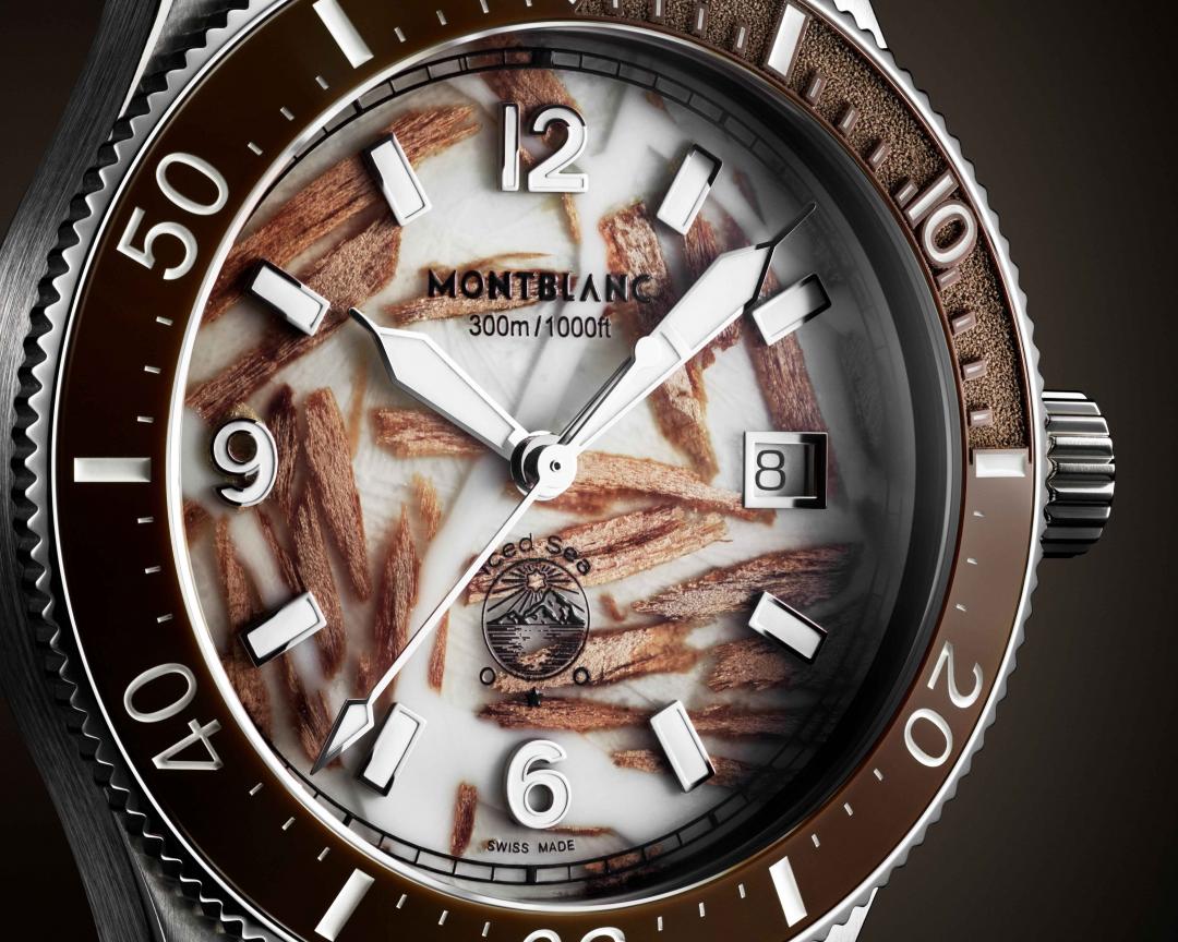 錶盤上鑲嵌古老木片具有數千年歷史，每一款都獨一無二。