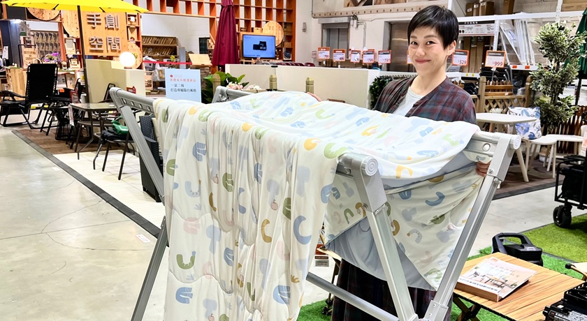 比傳統曬衣架更萬用的是它！梅雨季連床單都速乾 收納方便節省空間