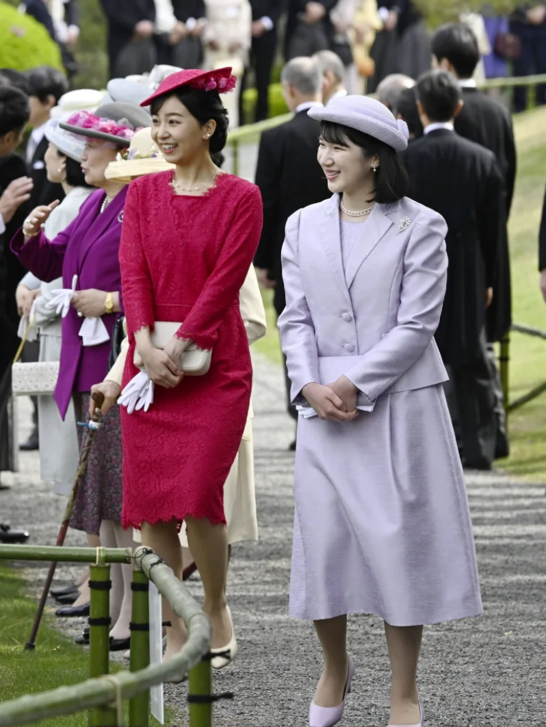佳子公主（左）和愛子公主（右）一同出席活動。（翻攝自IG）