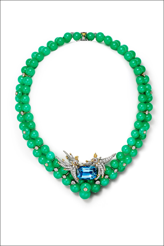 Bird on a Rock石上鳥項鍊，以全新寶石演繹史隆伯傑的經典設計。