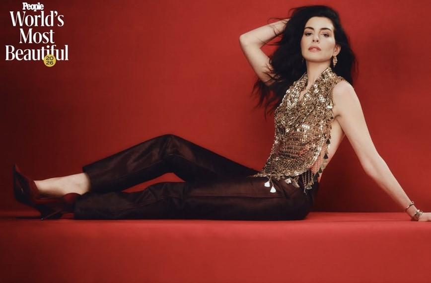 安海瑟薇登上《People》雜誌封面，連換多套造型展現時尚魅力。（翻攝自instagram）