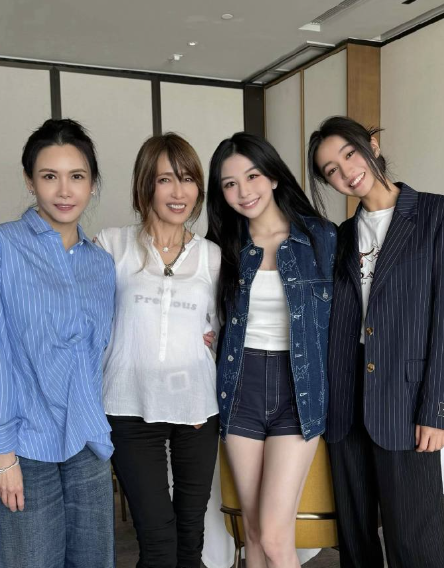 (左起)邱淑貞、工藤靜香、沈月、木村光希世紀同台。(翻攝自IG)